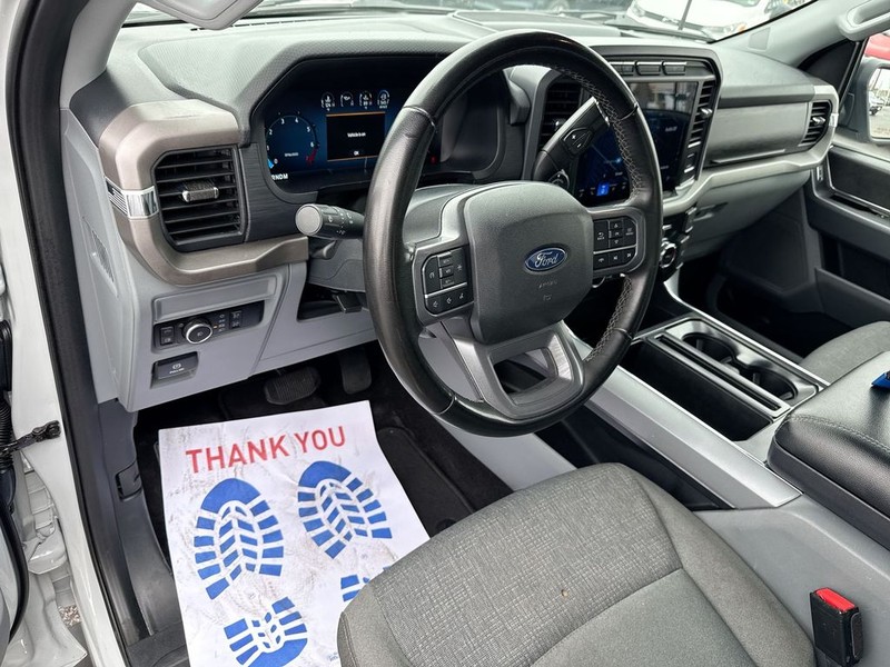 Ford F-150 Vehicle Full-screen Gallery Image 17