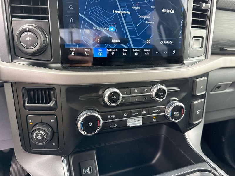 Ford F-150 Vehicle Full-screen Gallery Image 24