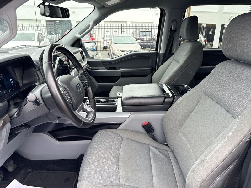 Ford F-150 Vehicle Full-screen Gallery Image 27