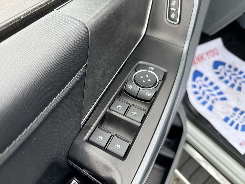 Ford F-150 Vehicle Full-screen Gallery Image 29