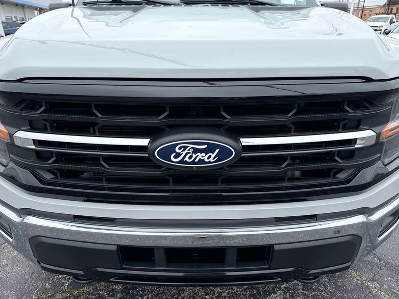 Ford F-150 Vehicle Full-screen Gallery Image 36