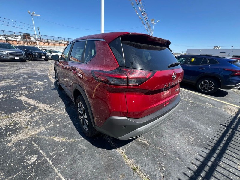 Nissan Rogue Vehicle Full-screen Gallery Image 4