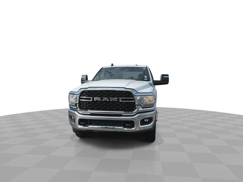 Ram 2500 Vehicle Full-screen Gallery Image 4
