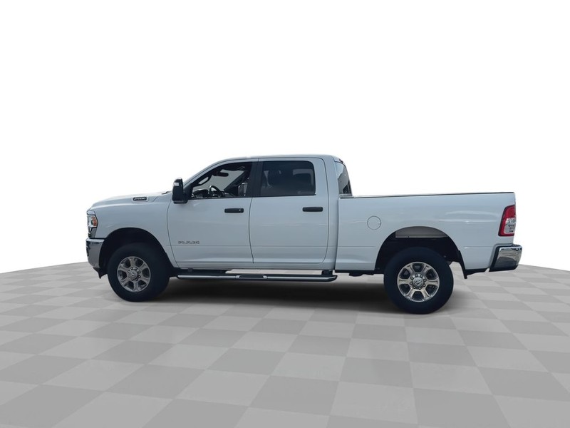 Ram 2500 Vehicle Full-screen Gallery Image 7