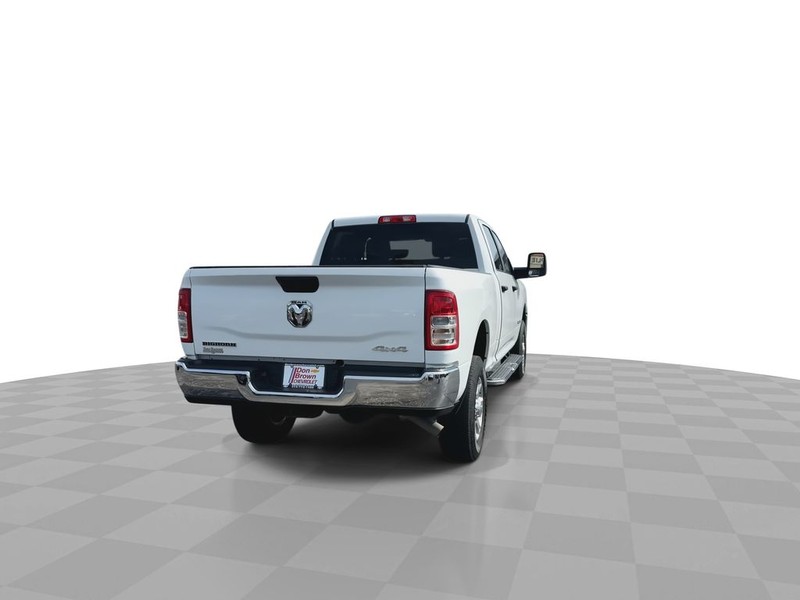 Ram 2500 Vehicle Full-screen Gallery Image 11