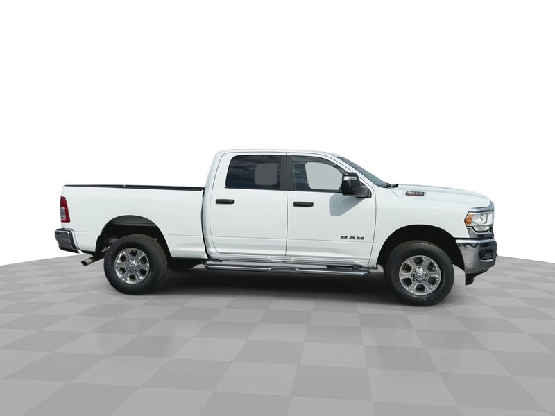 Ram 2500 Vehicle Full-screen Gallery Image 14