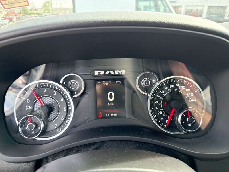 Ram 2500 Vehicle Full-screen Gallery Image 18