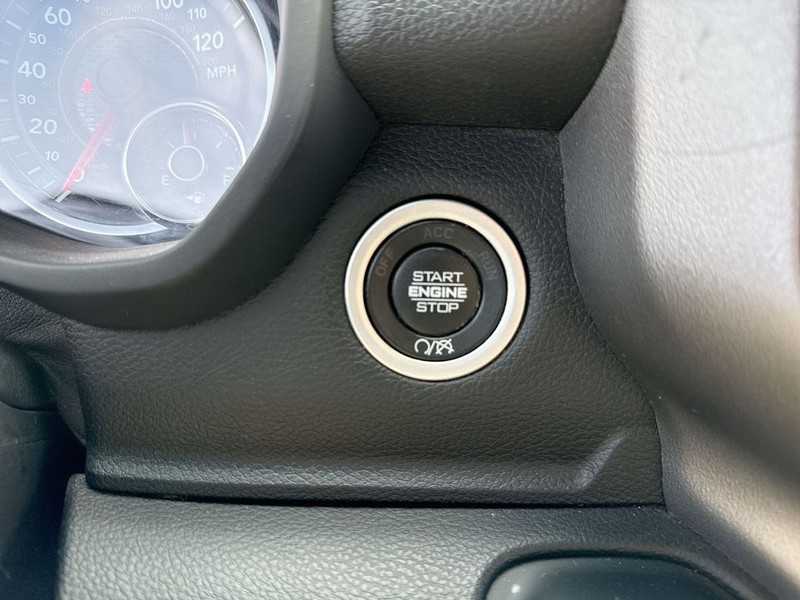 Ram 2500 Vehicle Full-screen Gallery Image 23