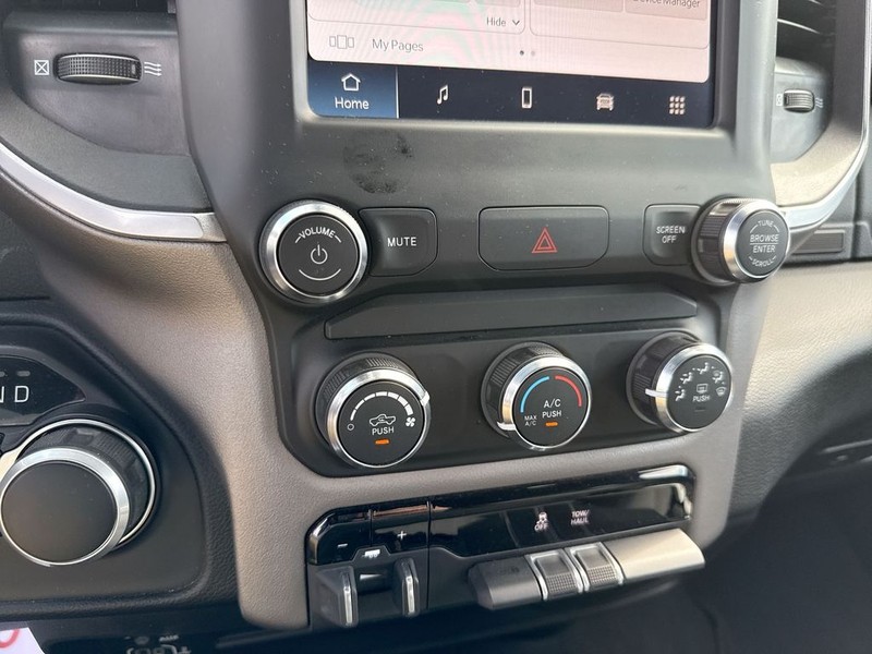Ram 2500 Vehicle Full-screen Gallery Image 24