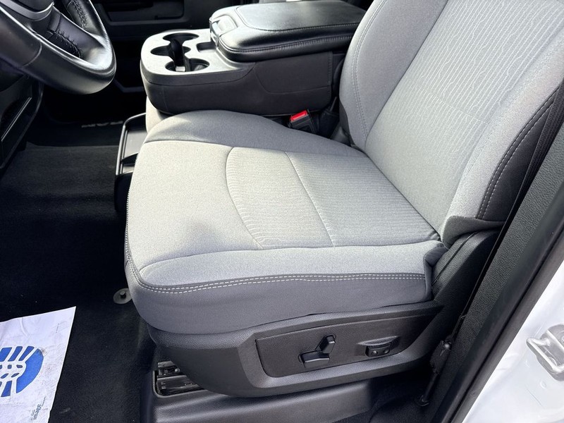 Ram 2500 Vehicle Full-screen Gallery Image 26