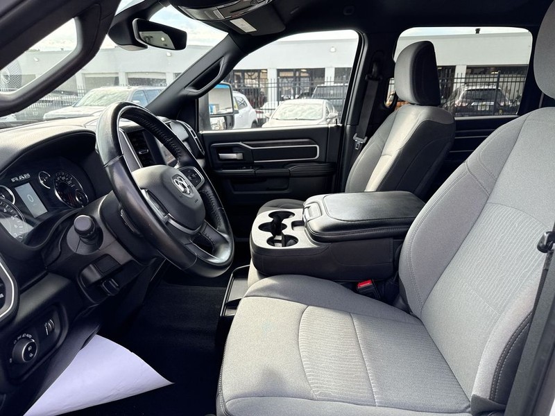 Ram 2500 Vehicle Full-screen Gallery Image 27