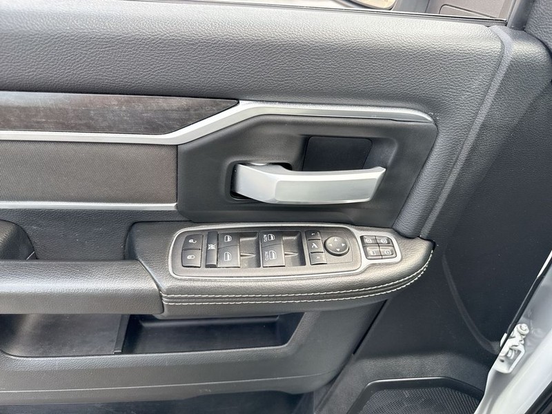 Ram 2500 Vehicle Full-screen Gallery Image 28