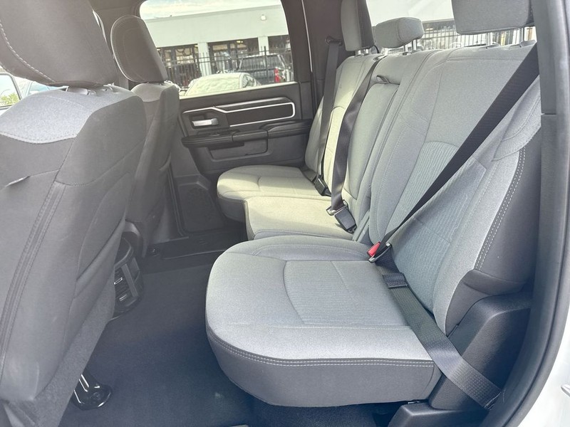 Ram 2500 Vehicle Full-screen Gallery Image 30