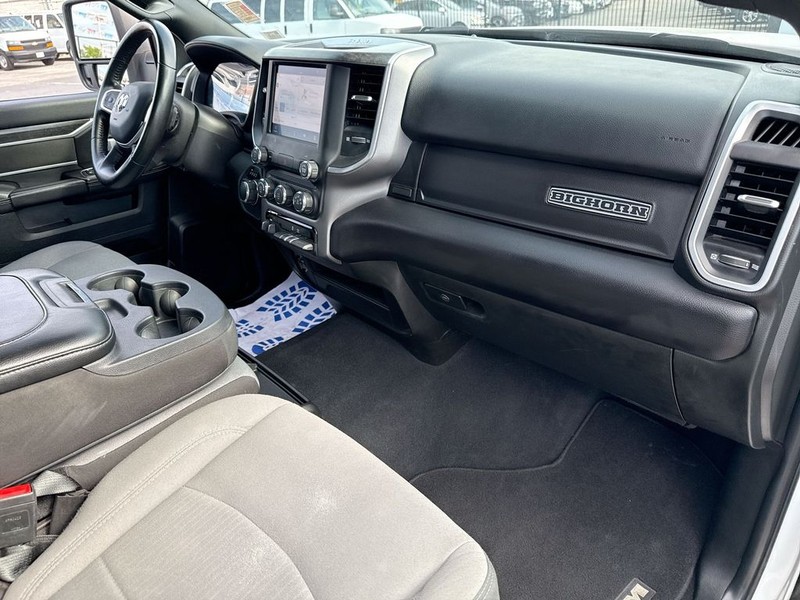 Ram 2500 Vehicle Full-screen Gallery Image 34