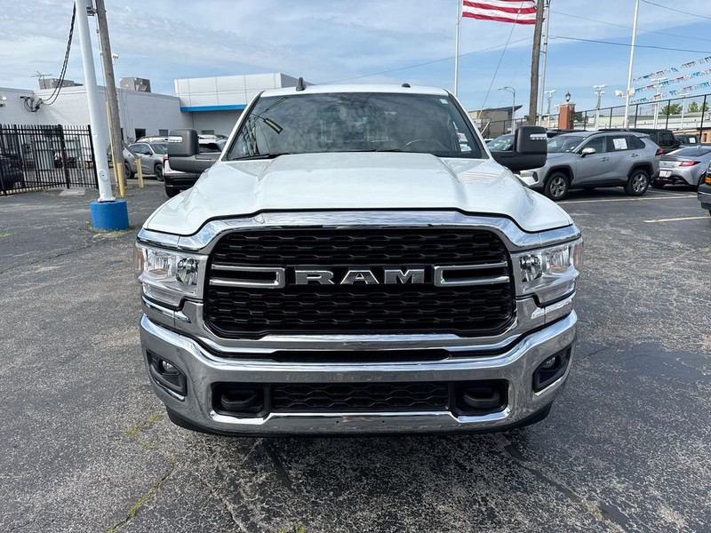 Ram 2500 Vehicle Full-screen Gallery Image 35
