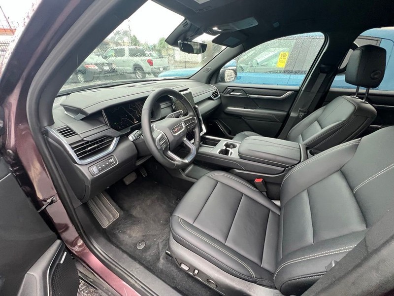 GMC Acadia Vehicle Full-screen Gallery Image 7