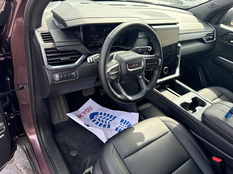 GMC Acadia Vehicle Full-screen Gallery Image 17