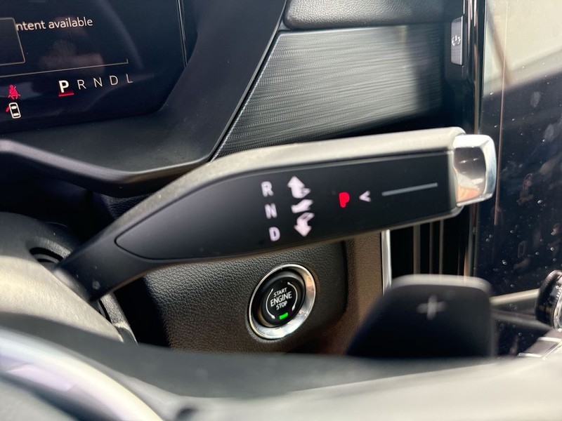 GMC Acadia Vehicle Full-screen Gallery Image 22