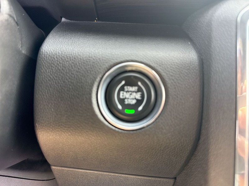 GMC Acadia Vehicle Full-screen Gallery Image 23