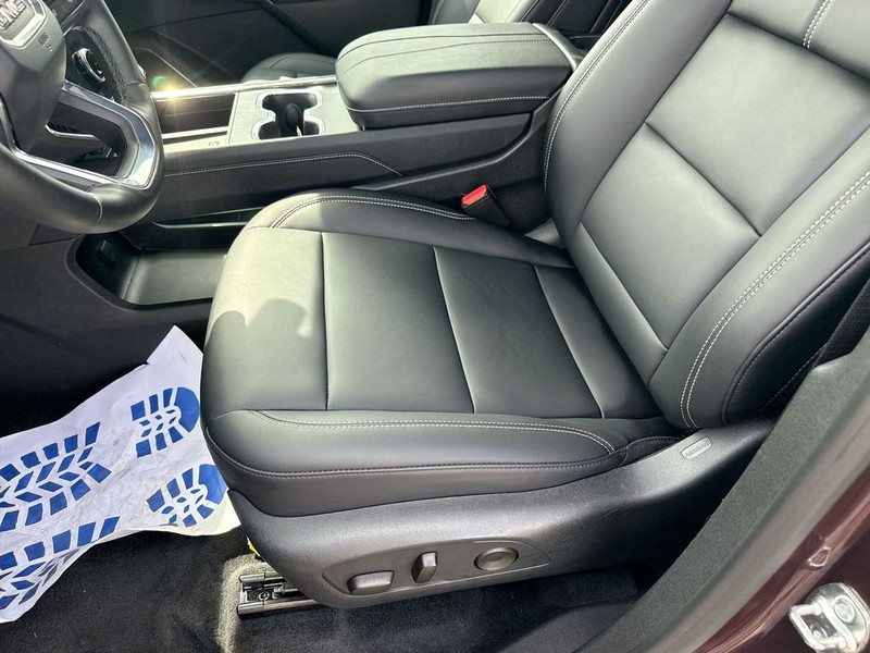 GMC Acadia Vehicle Full-screen Gallery Image 26