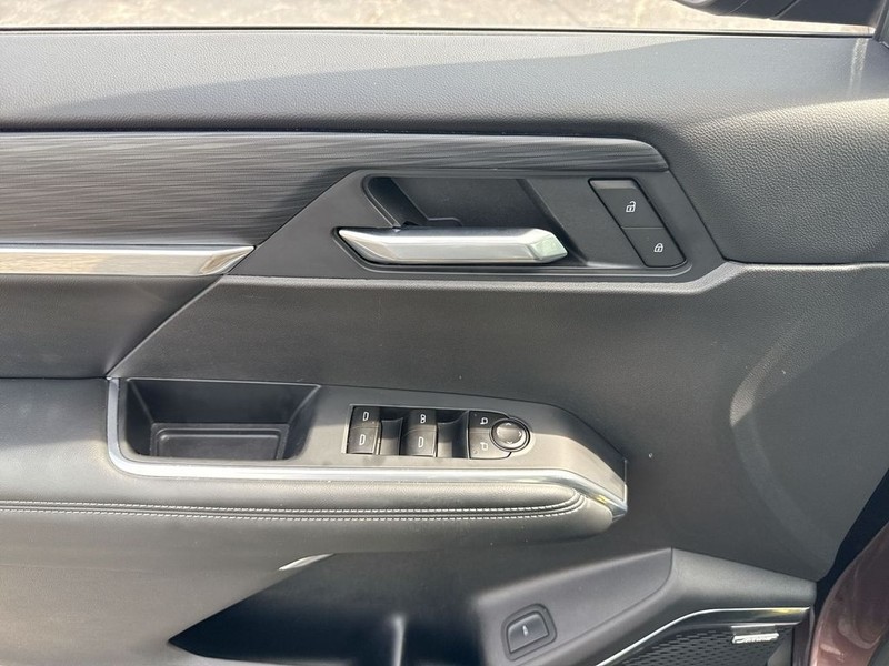 GMC Acadia Vehicle Full-screen Gallery Image 28