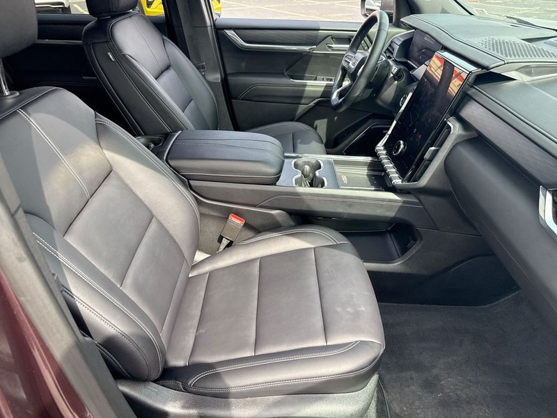 GMC Acadia Vehicle Full-screen Gallery Image 33