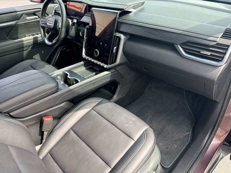 GMC Acadia Vehicle Full-screen Gallery Image 34