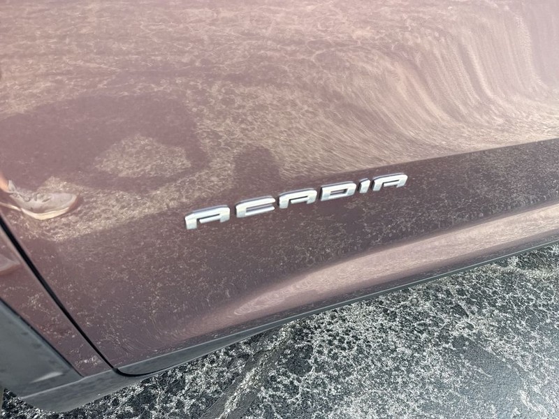 GMC Acadia Vehicle Full-screen Gallery Image 37
