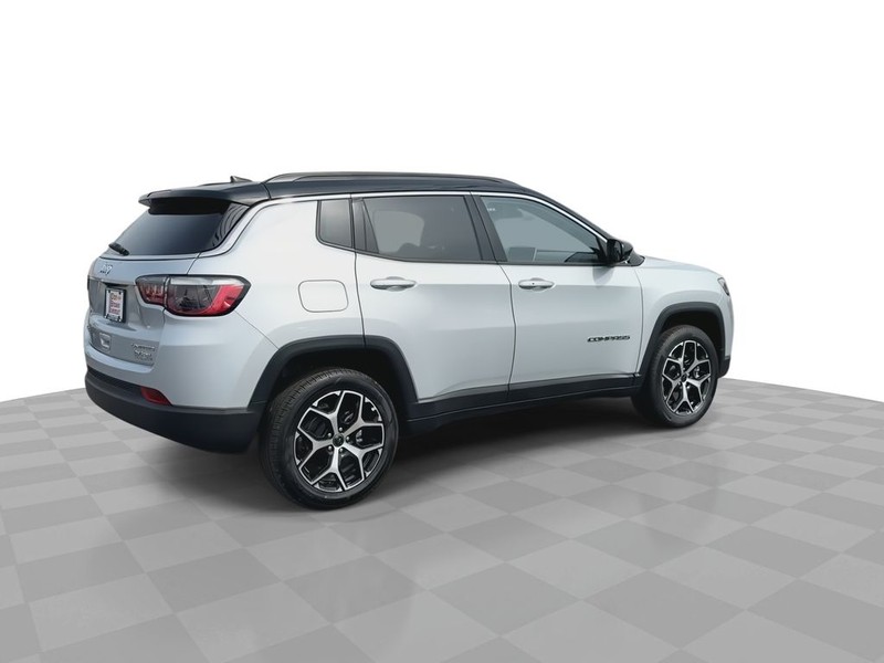 Jeep Compass Vehicle Full-screen Gallery Image 13