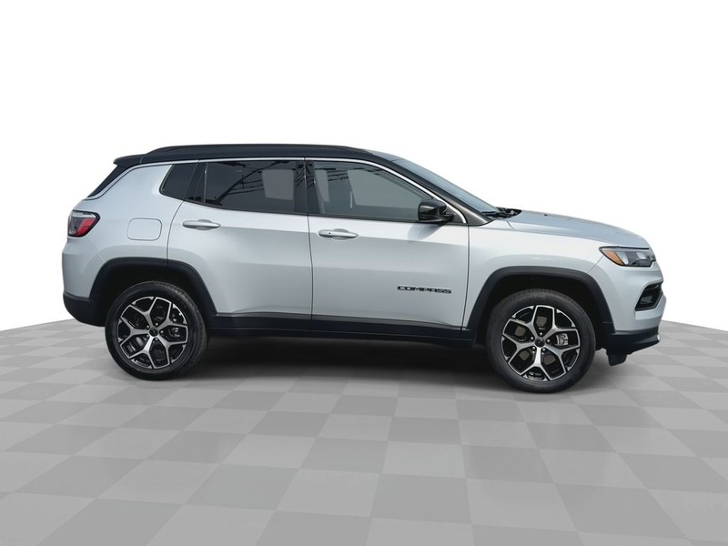 Jeep Compass Vehicle Full-screen Gallery Image 14
