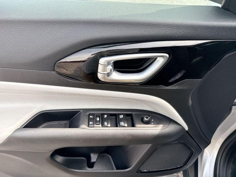 Jeep Compass Vehicle Full-screen Gallery Image 28