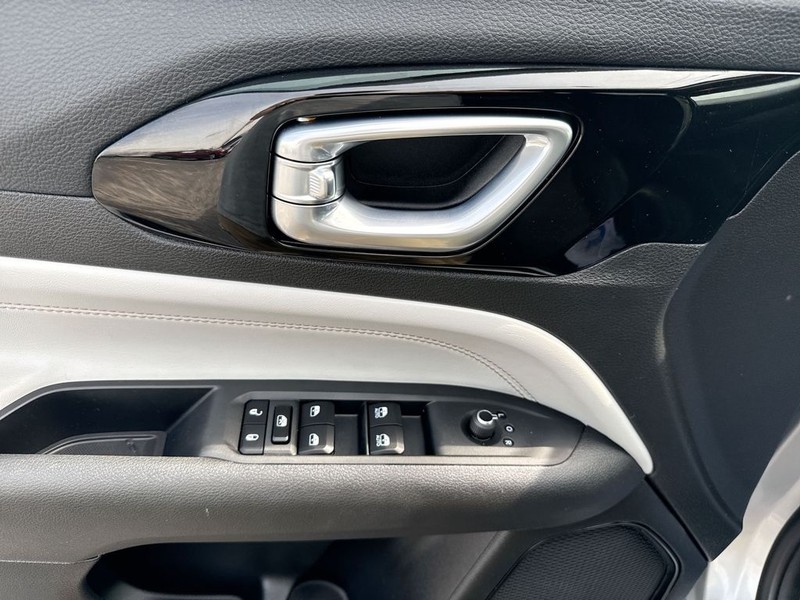 Jeep Compass Vehicle Full-screen Gallery Image 29