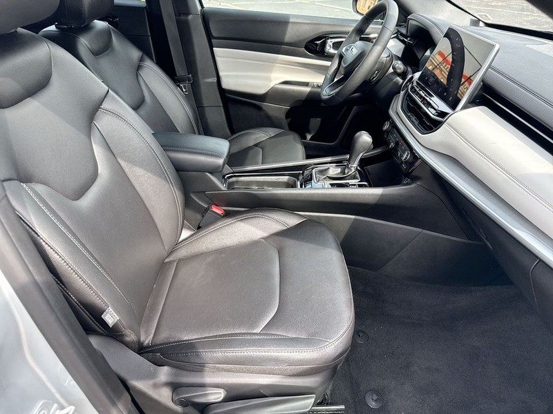 Jeep Compass Vehicle Full-screen Gallery Image 33