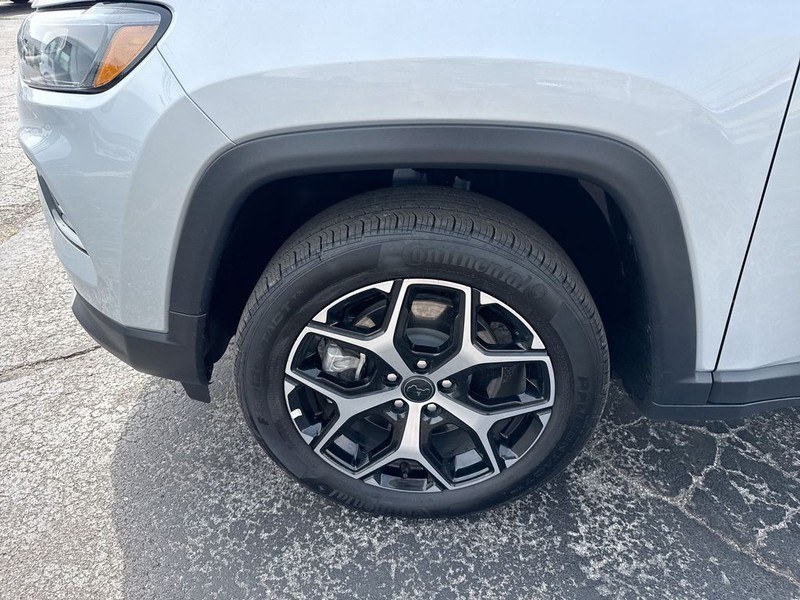 Jeep Compass Vehicle Full-screen Gallery Image 38