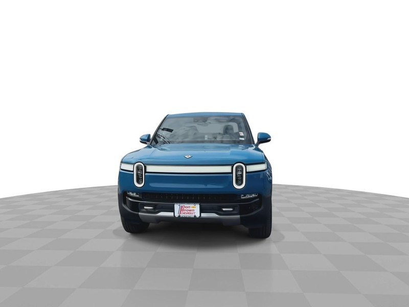 Rivian R1T Vehicle Full-screen Gallery Image 4