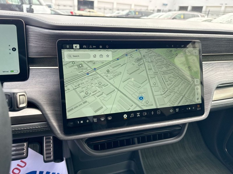Rivian R1T Vehicle Full-screen Gallery Image 21