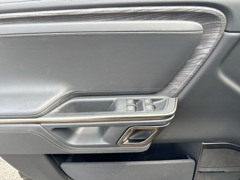Rivian R1T Vehicle Full-screen Gallery Image 30