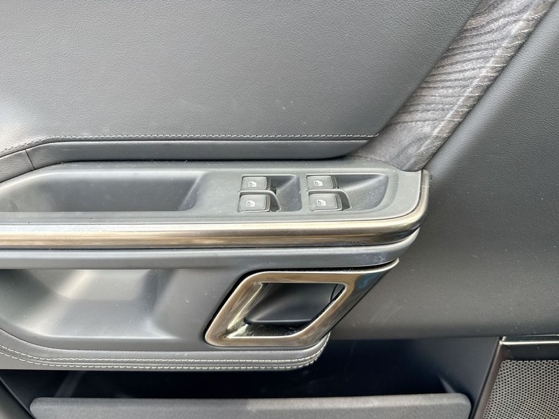 Rivian R1T Vehicle Full-screen Gallery Image 31