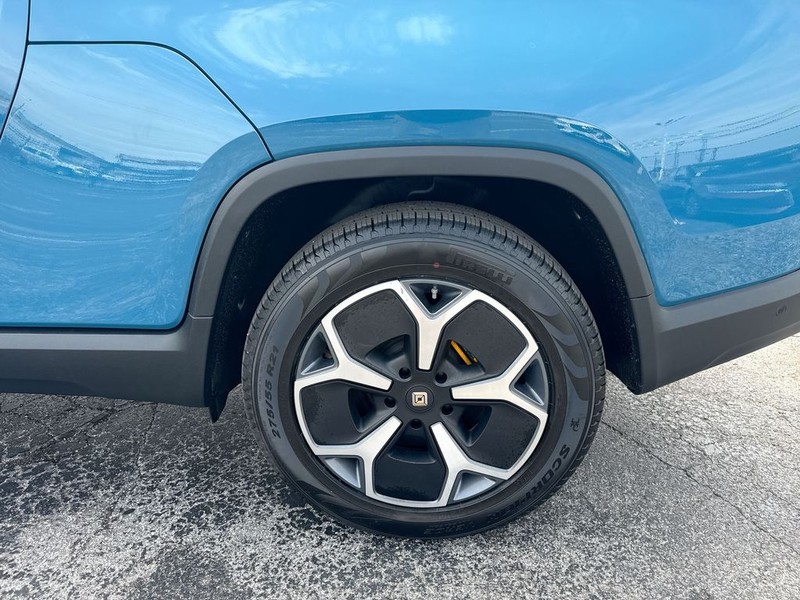 Rivian R1T Vehicle Full-screen Gallery Image 40