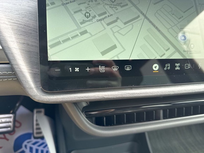 Rivian R1T Vehicle Full-screen Gallery Image 42