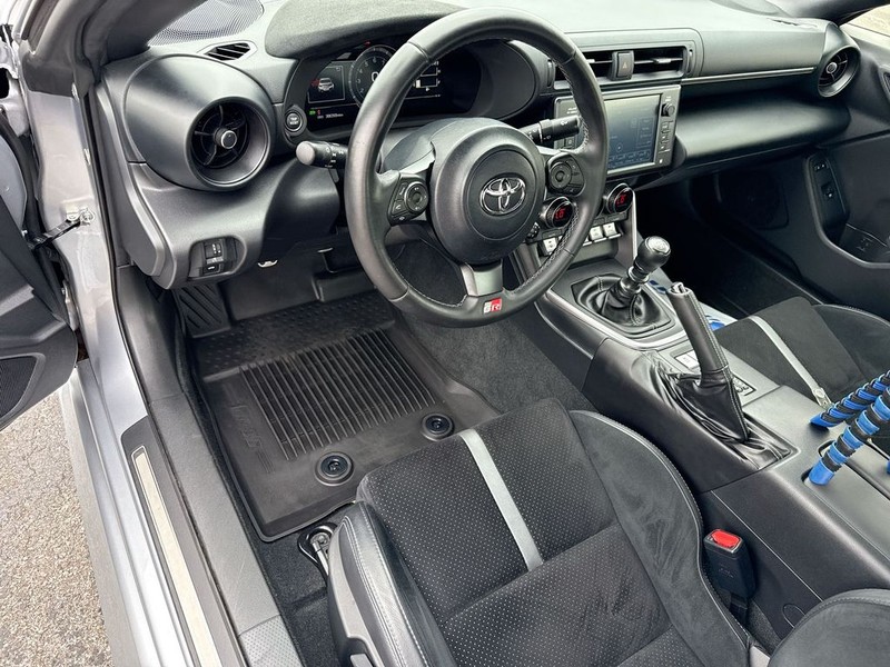 Toyota GR86 Vehicle Full-screen Gallery Image 17
