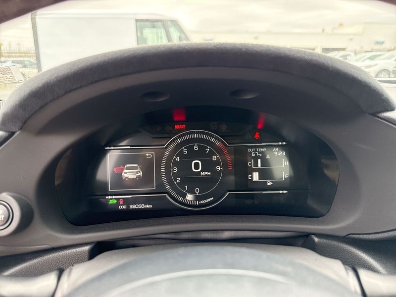 Toyota GR86 Vehicle Full-screen Gallery Image 19