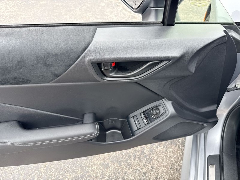 Toyota GR86 Vehicle Full-screen Gallery Image 28