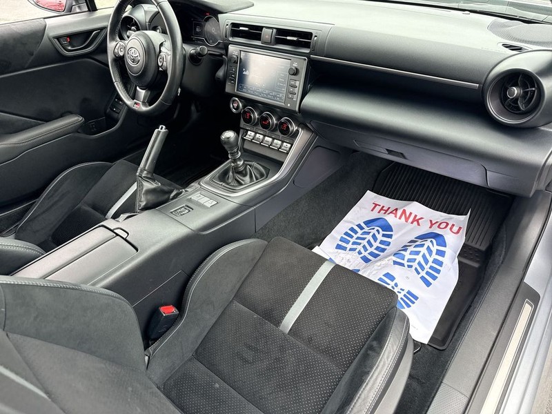 Toyota GR86 Vehicle Full-screen Gallery Image 32