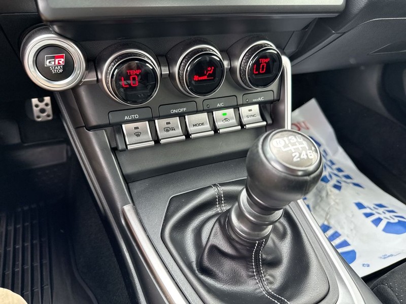 Toyota GR86 Vehicle Full-screen Gallery Image 39