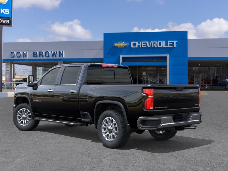 Chevrolet Silverado 2500 HD Vehicle Full-screen Gallery Image 3
