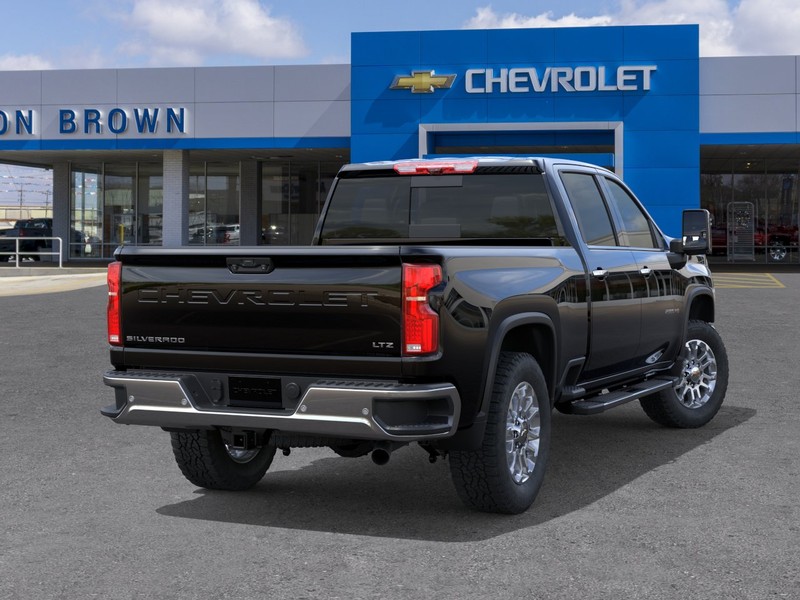Chevrolet Silverado 2500 HD Vehicle Full-screen Gallery Image 4