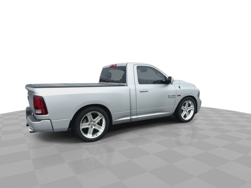Ram 1500 Vehicle Full-screen Gallery Image 13