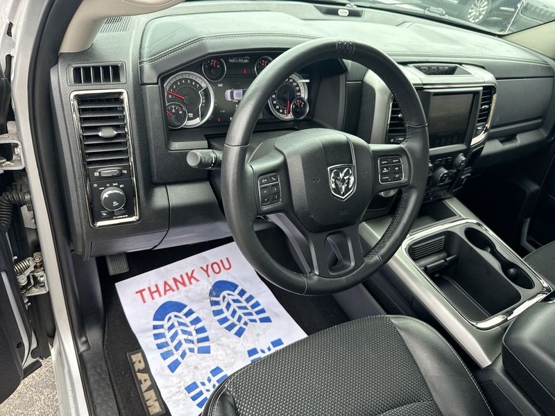 Ram 1500 Vehicle Full-screen Gallery Image 17