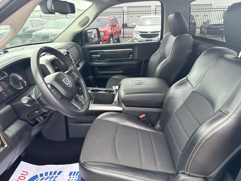 Ram 1500 Vehicle Full-screen Gallery Image 28